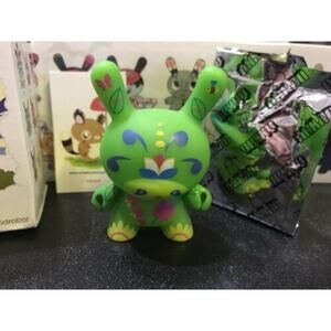 Kidrobot Dunny Series 5 2008 Flora Sneaky Raccoon Vinyl Art Figure 1/25